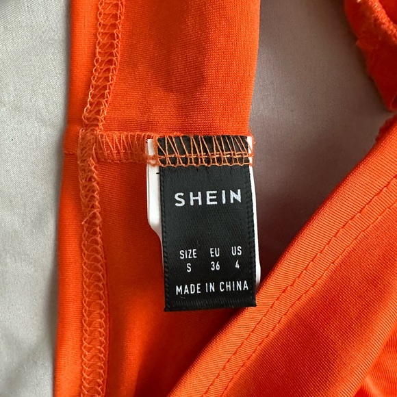 Basic Halter Tank Top - Picture 3 of 3